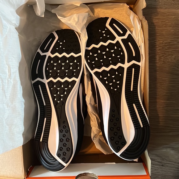 Men’s Nike Downshifter Running Shoe NWB - Picture 2 of 3